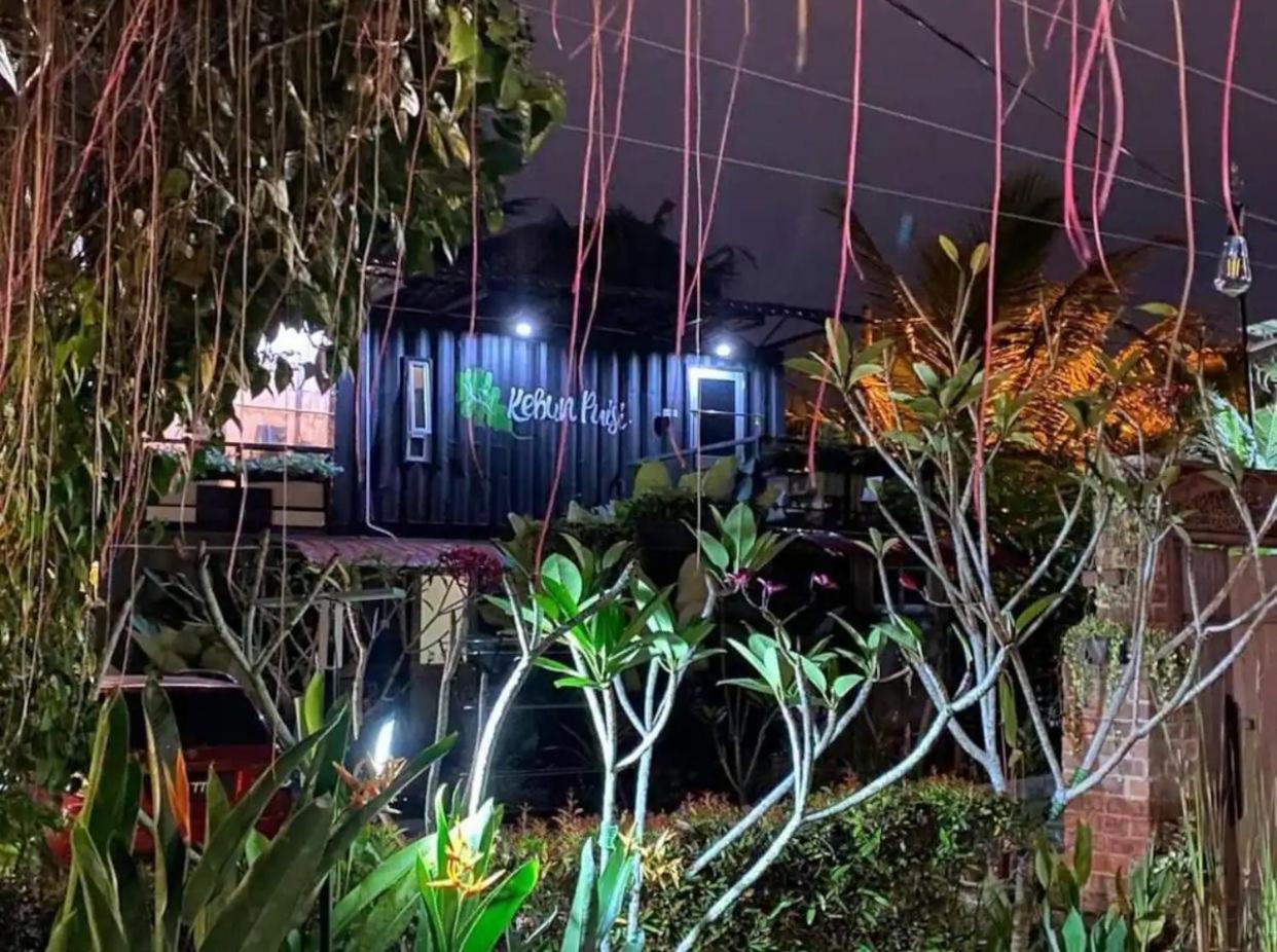Kebun Puisi Villa Kajang Exterior photo